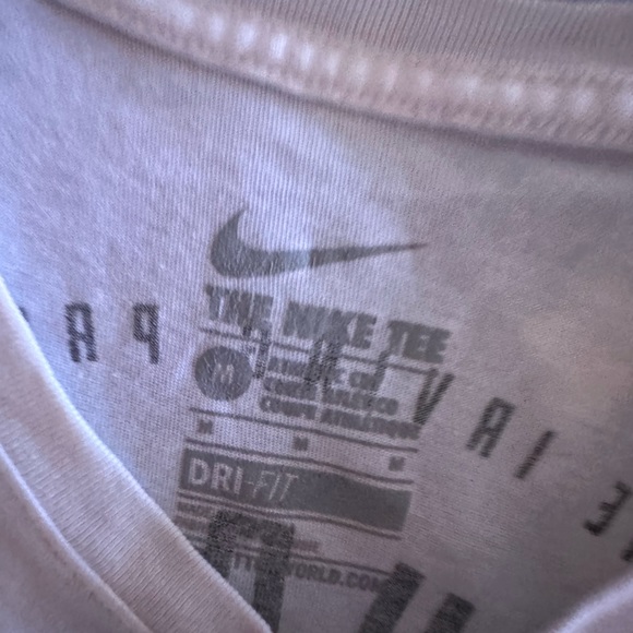Men’s KYRIE NIKE Tshirt - Picture 3 of 3